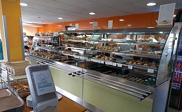 Imagen principal - La nueva imagen de las cafeterías del Hospital se ha aplicado también en la del Virgen de la Vega