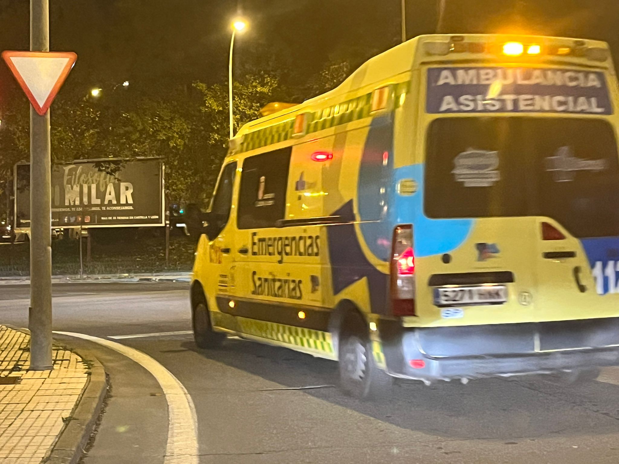 Ambulancia en la avenida Raimundo de Borgoña