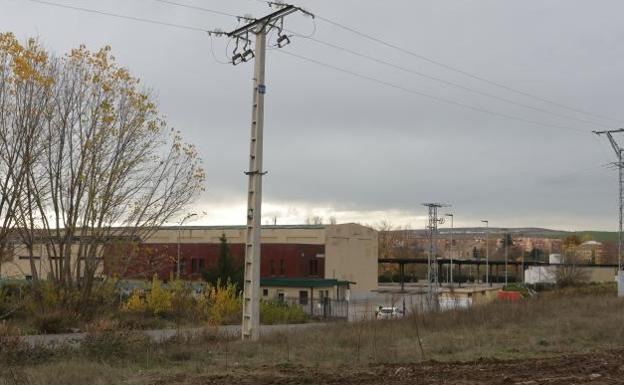 El Ayuntamiento pide una prórroga de tres meses para derribar el parque de maquinaria