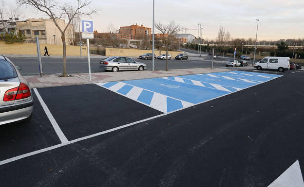 Plazas reservadas para personas con problemas de movilidad en la ciudad de Salamanca. 