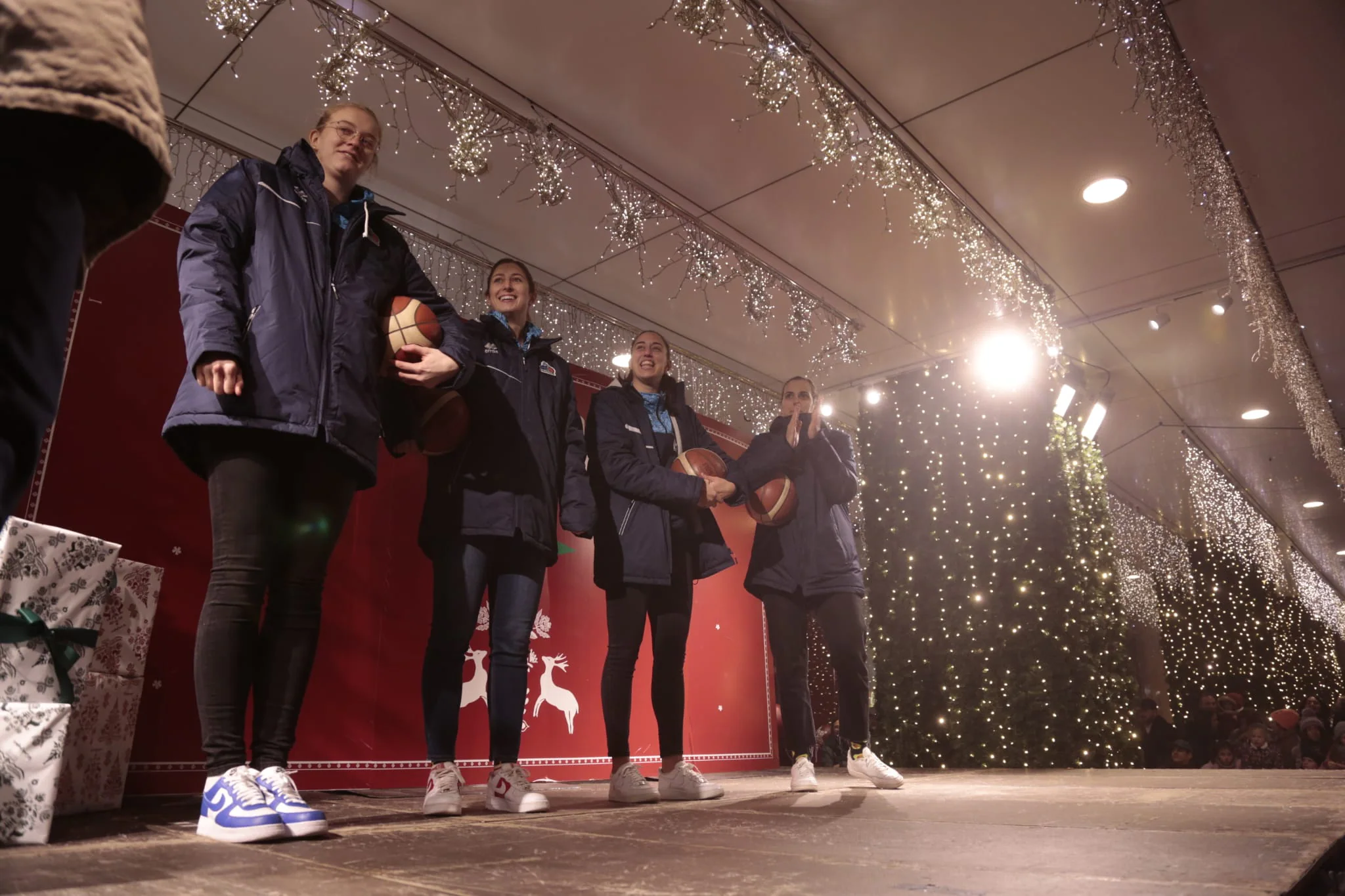 Fotos: Avenida y AVIVA dan el pistoletazo de salida a la iluminación navideña de El Corte Inglés