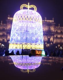 Imagen secundaria 2 - Mayores de Salamanca viendo la luces navideñas