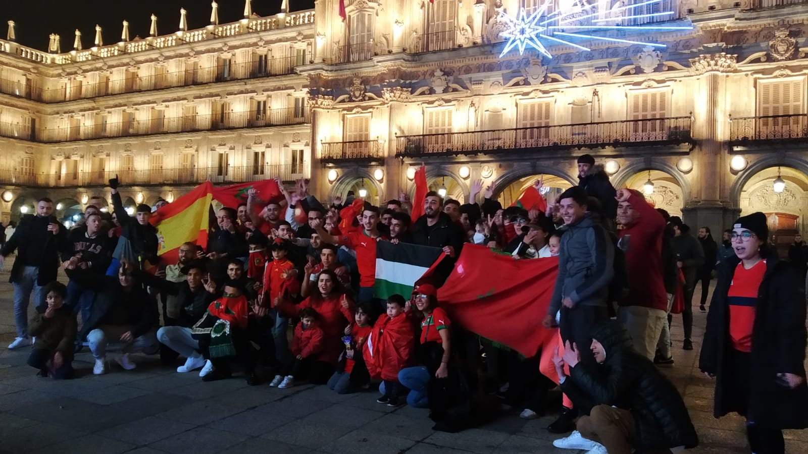 La afición marroquí celebrando su victoria.