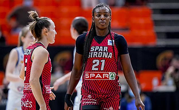 ¿Qué sucede con las plazas extracomunitarias de Avenida con la llegada de Onyenwere? 