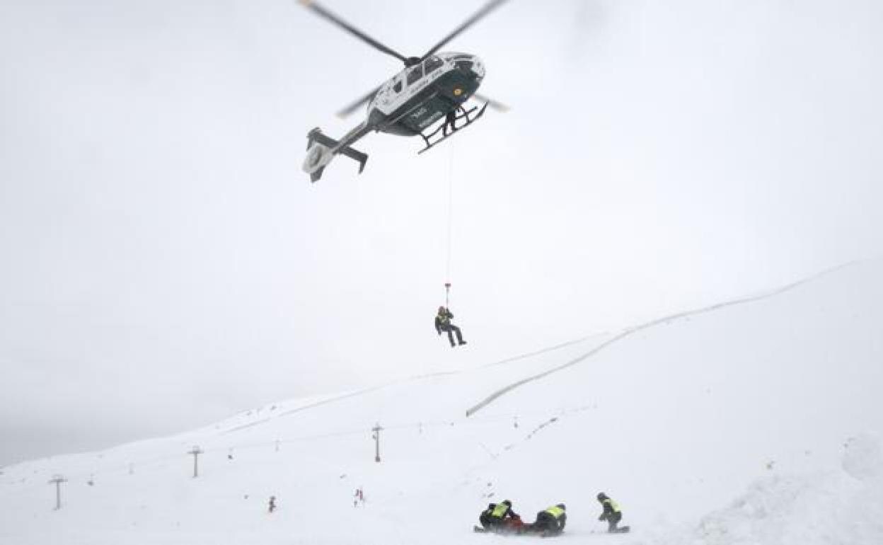 Simulacro de rescate de avalanchas en Sierra Nevada