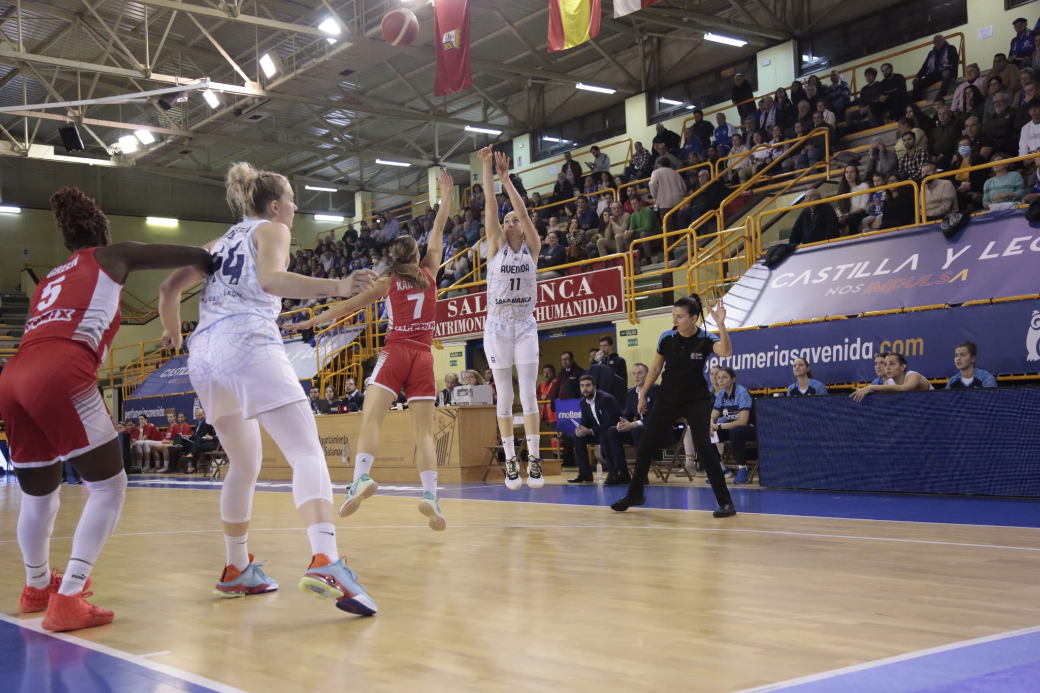 Fotos: Partido de Euroliga entre Avenida y DVTK