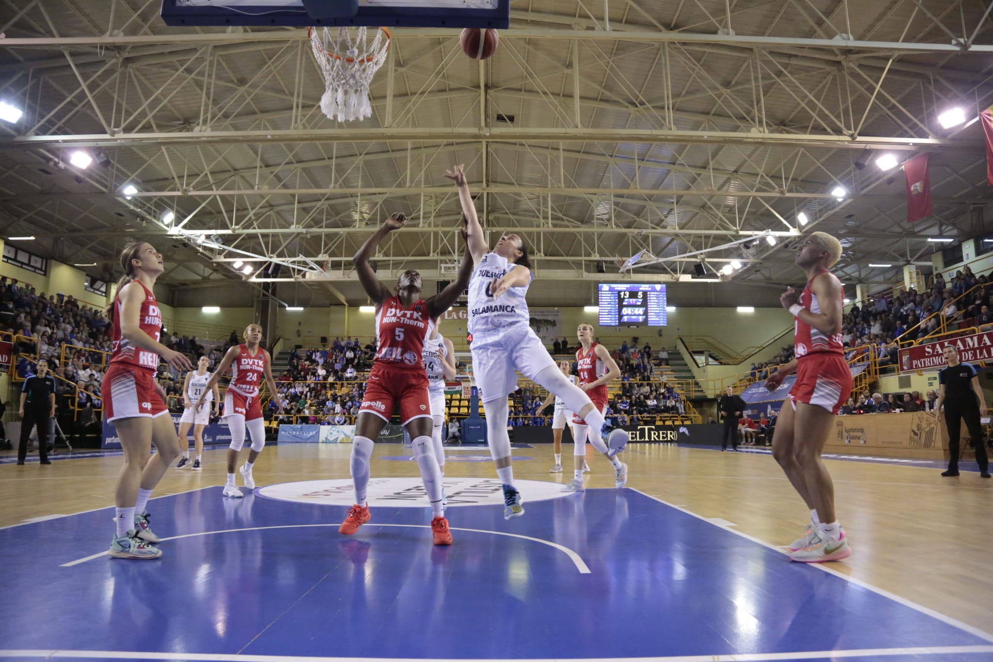 Fotos: Partido de Euroliga entre Avenida y DVTK