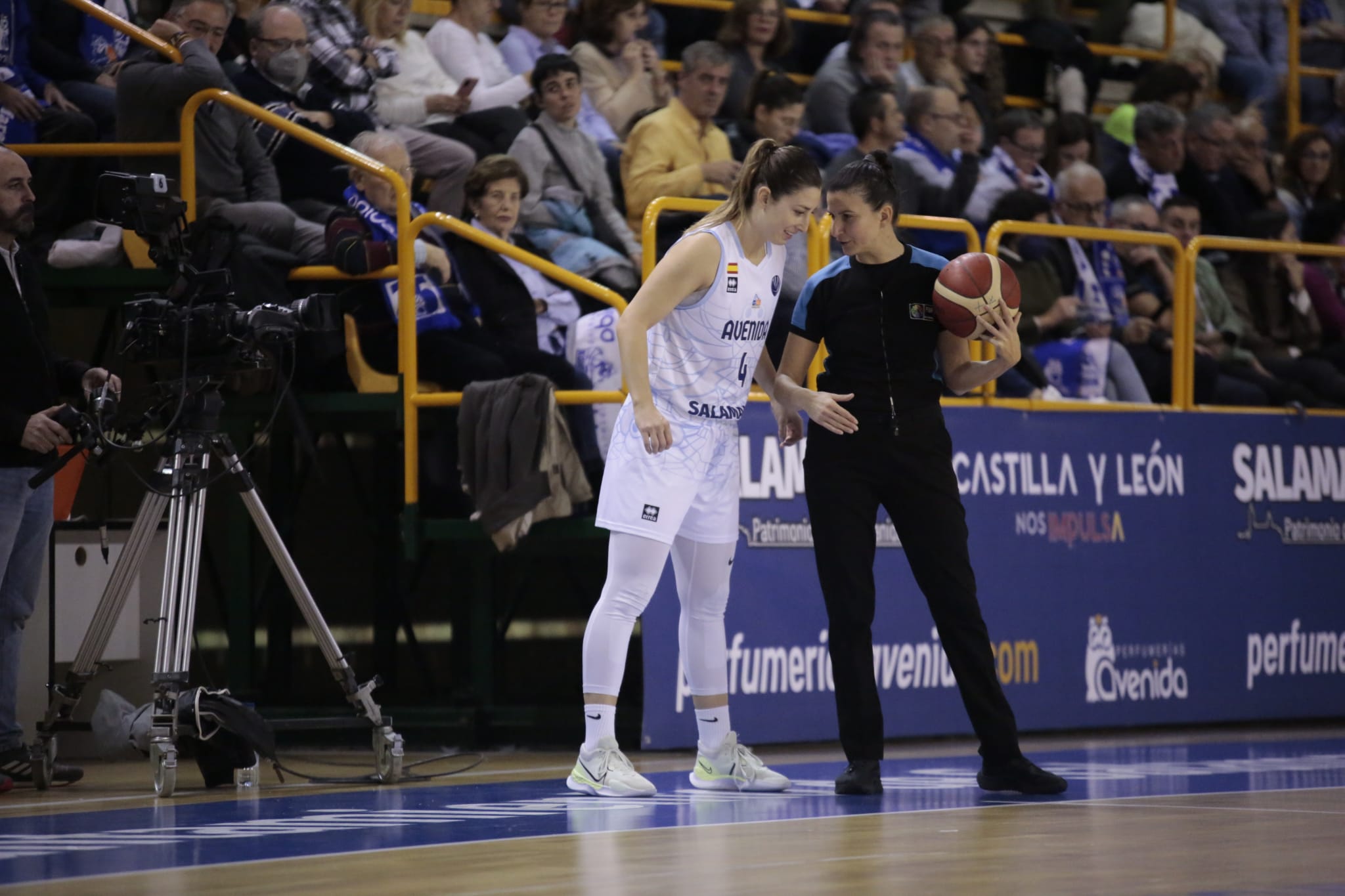 Fotos: Partido de Euroliga entre Avenida y DVTK