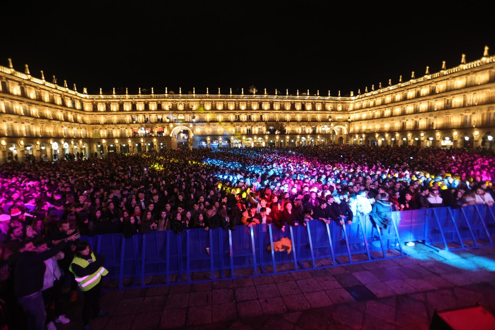 Fotos: Miles de jóvenes disfrutan de un fin de año anticipado