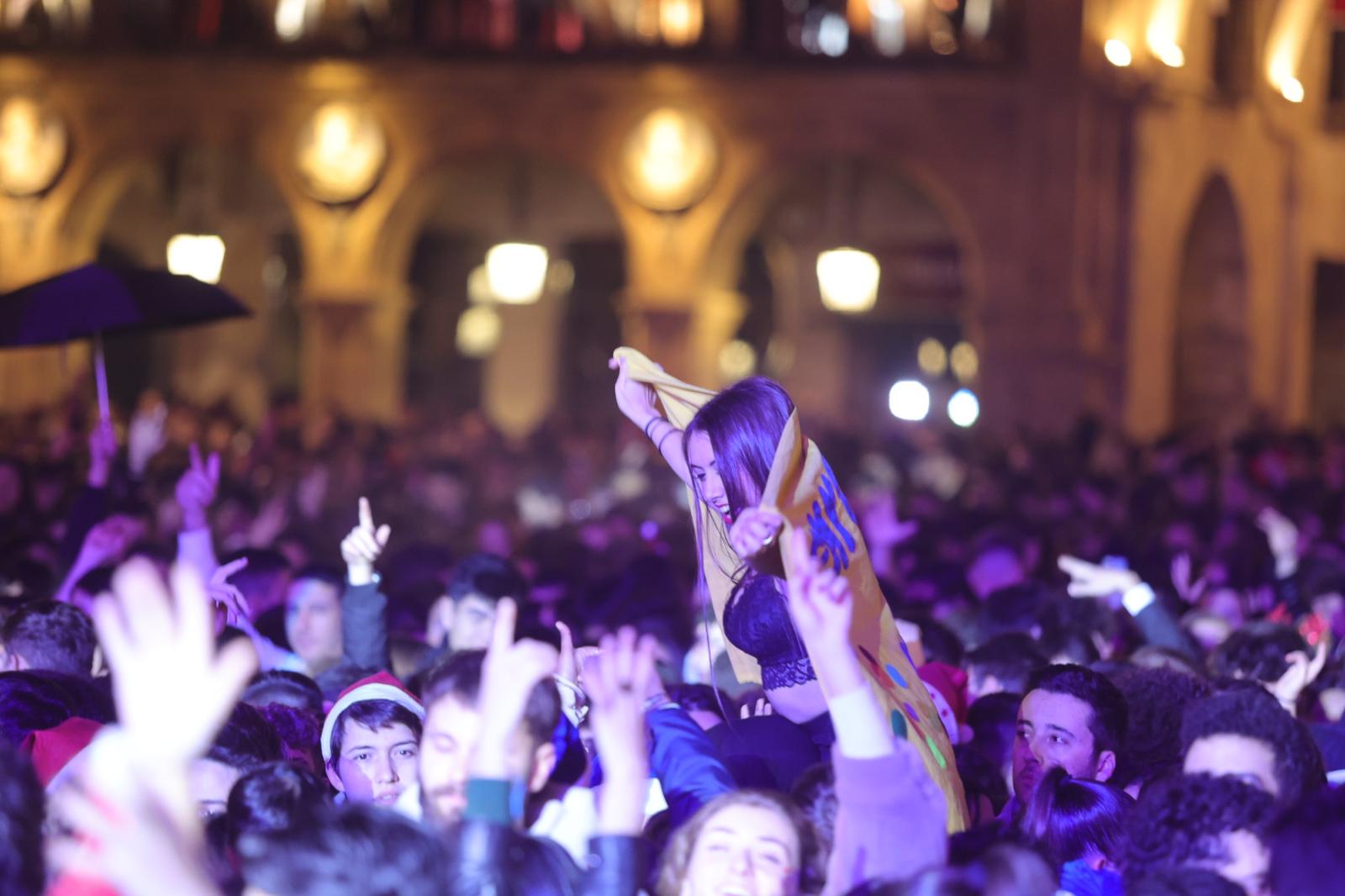 Fotos: Miles de jóvenes disfrutan de un fin de año anticipado