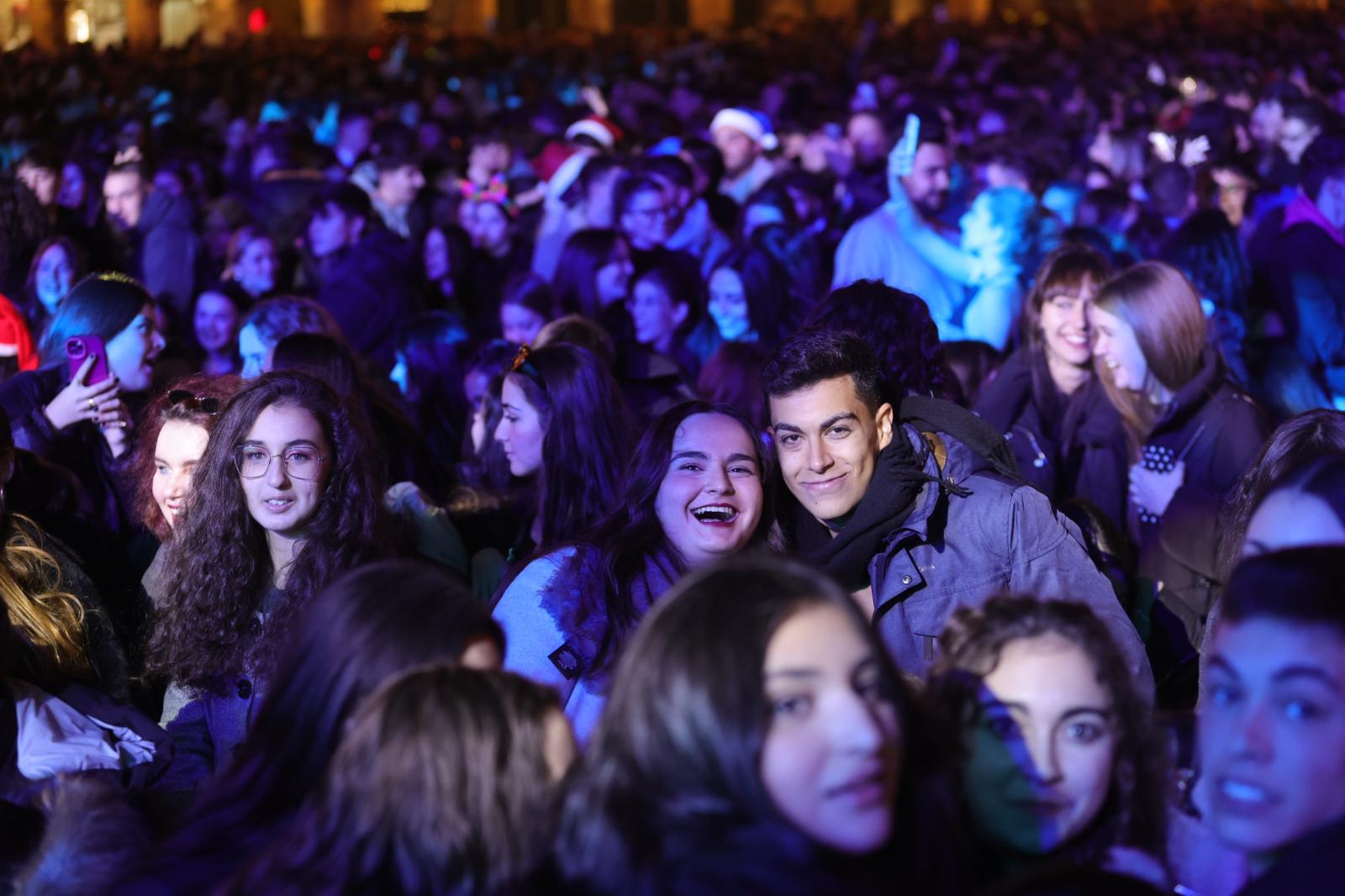 Fotos: Miles de jóvenes disfrutan de un fin de año anticipado