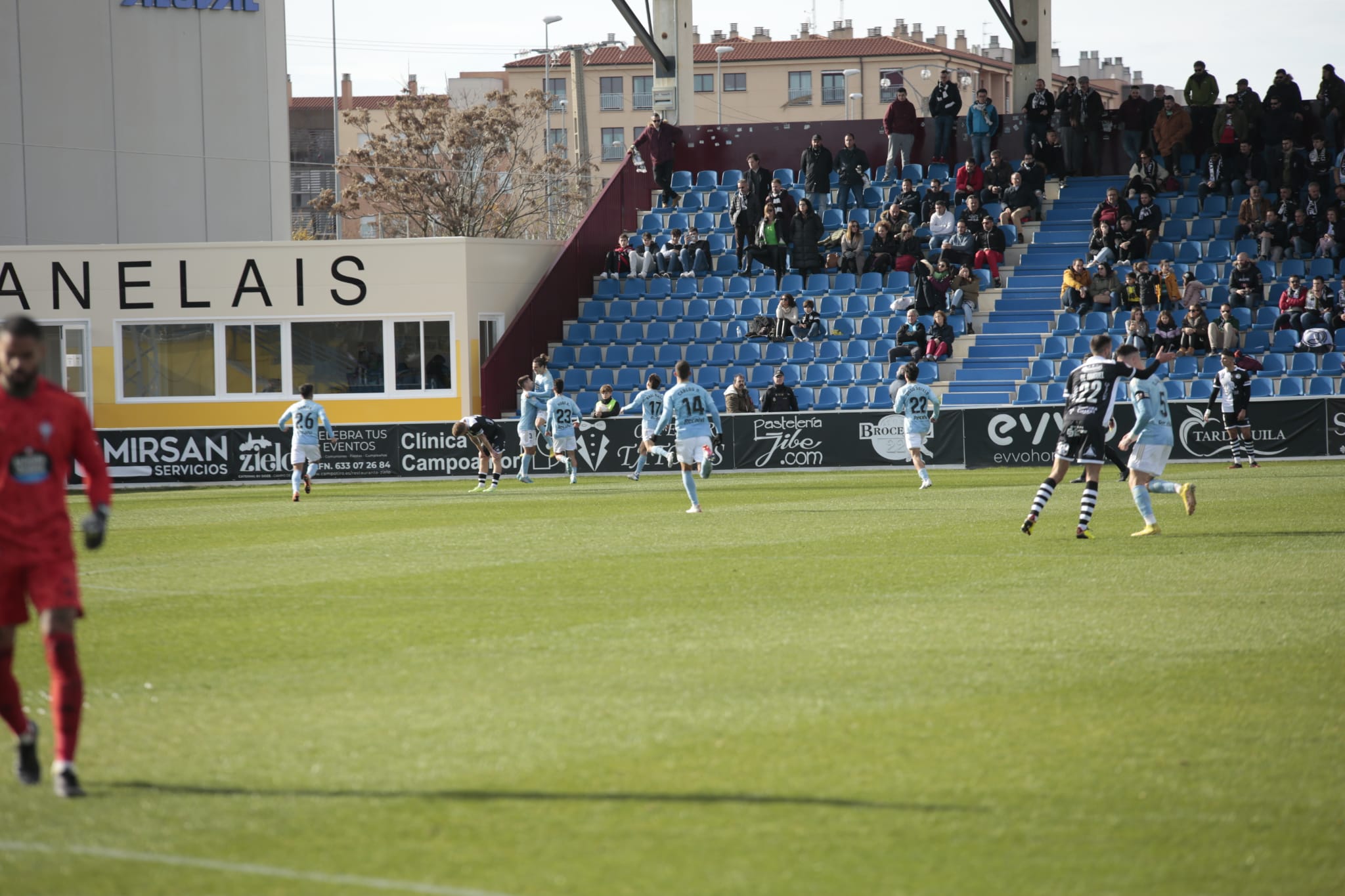 Fotos: Unionistas encaja una goleada del Celta B en el último partido del año (0-3)