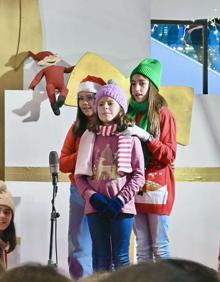 Imagen secundaria 2 - Grupos de escolares en el VII Certamen de Villancicos. 