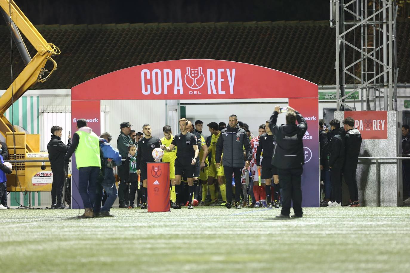 Fotos: Las mejores imágenes del CD Guijuelo-Villarreal de la Copa del Rey