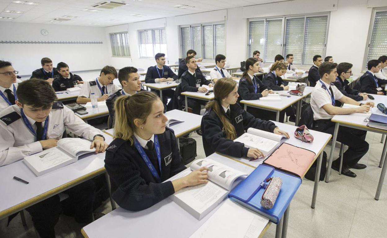 Alumnos de la escuela de pilotos Adventia. 