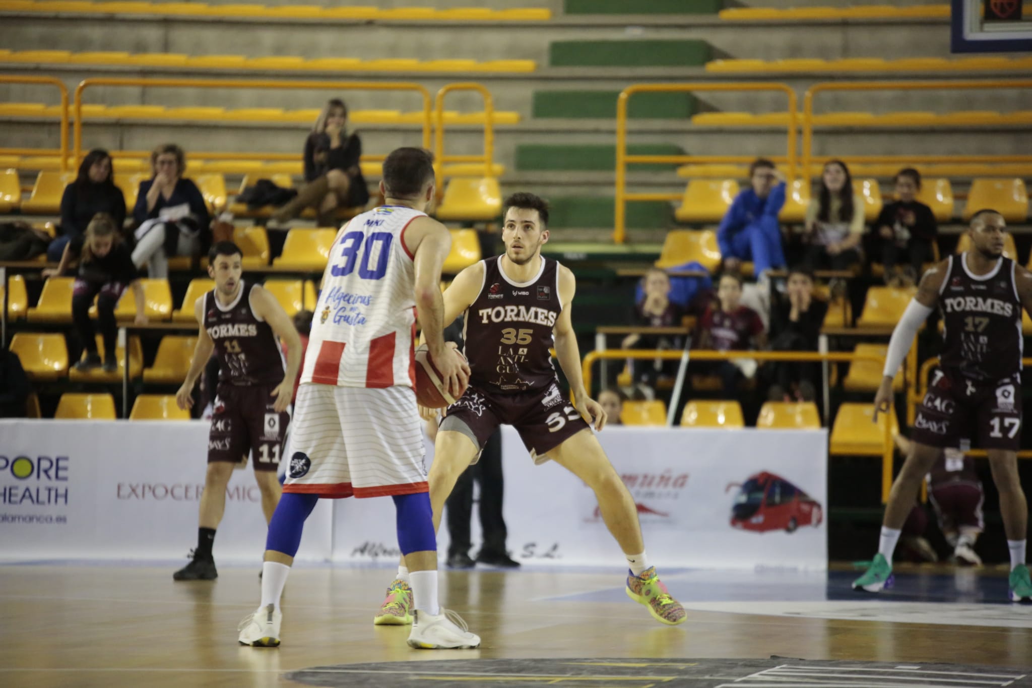 Fotos: La Antigua CB Tormes supera en un gran partido al Algeciras