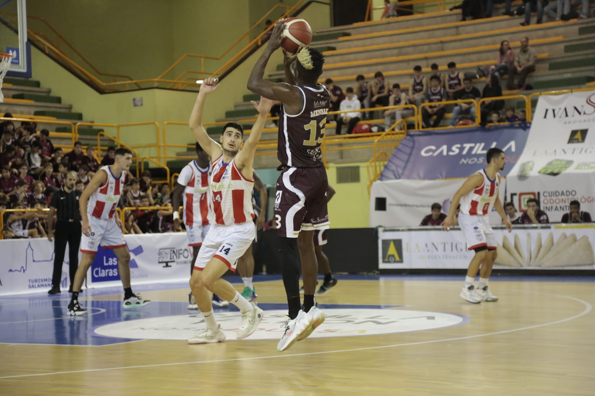 Fotos: La Antigua CB Tormes supera en un gran partido al Algeciras