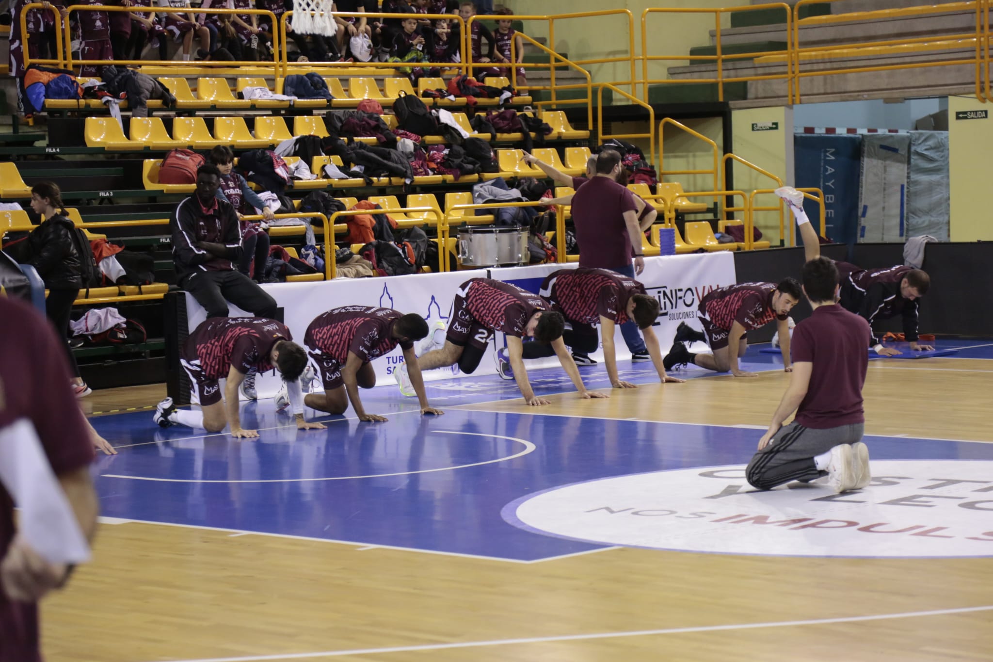 Fotos: La Antigua CB Tormes supera en un gran partido al Algeciras