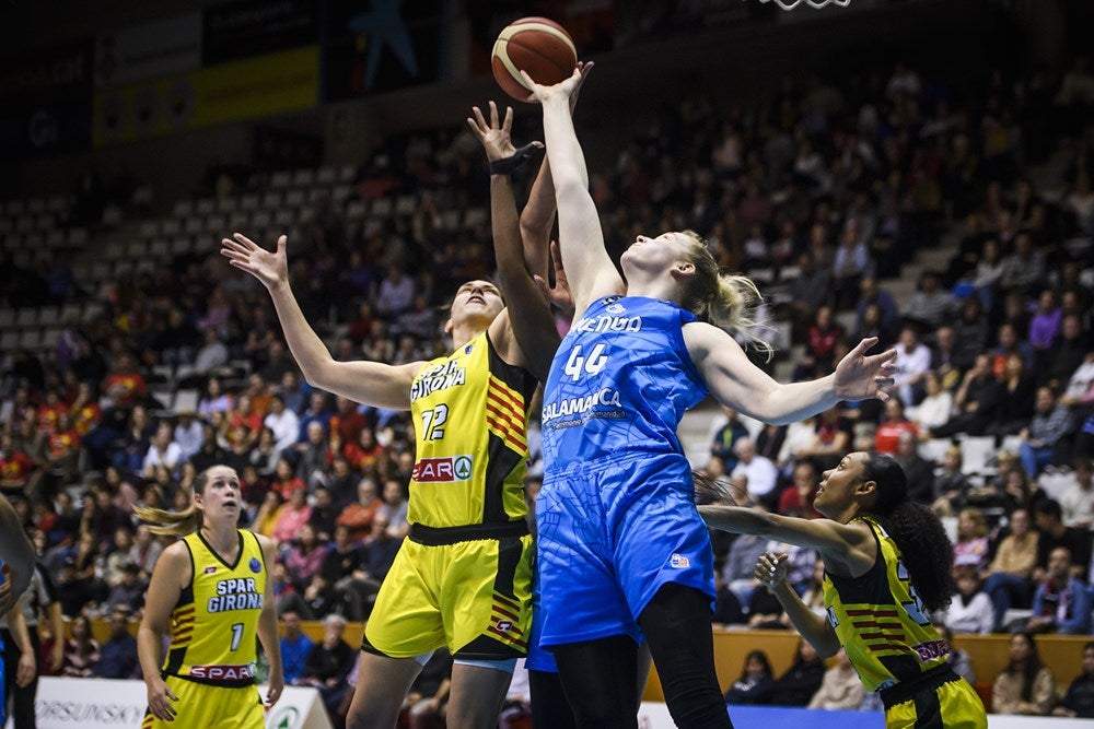 Fotos: Dura derrota para el Avenida en Girona en la Euroliga (74-48)