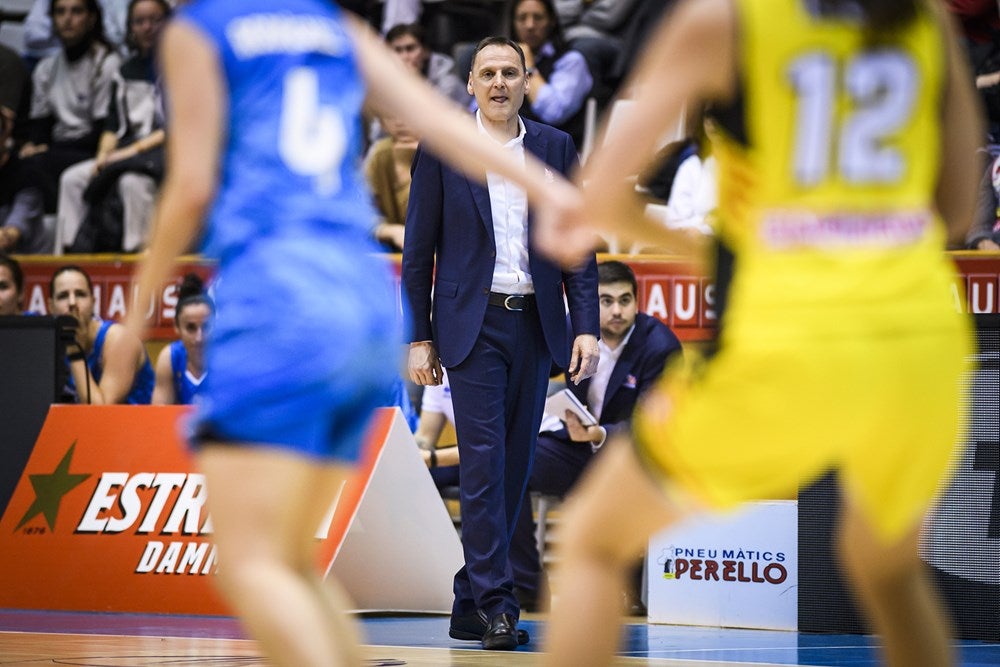 Fotos: Dura derrota para el Avenida en Girona en la Euroliga (74-48)