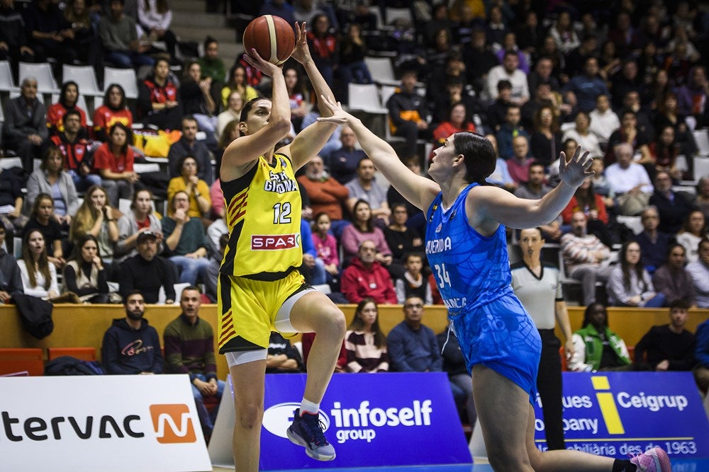 Fotos: Dura derrota para el Avenida en Girona en la Euroliga (74-48)