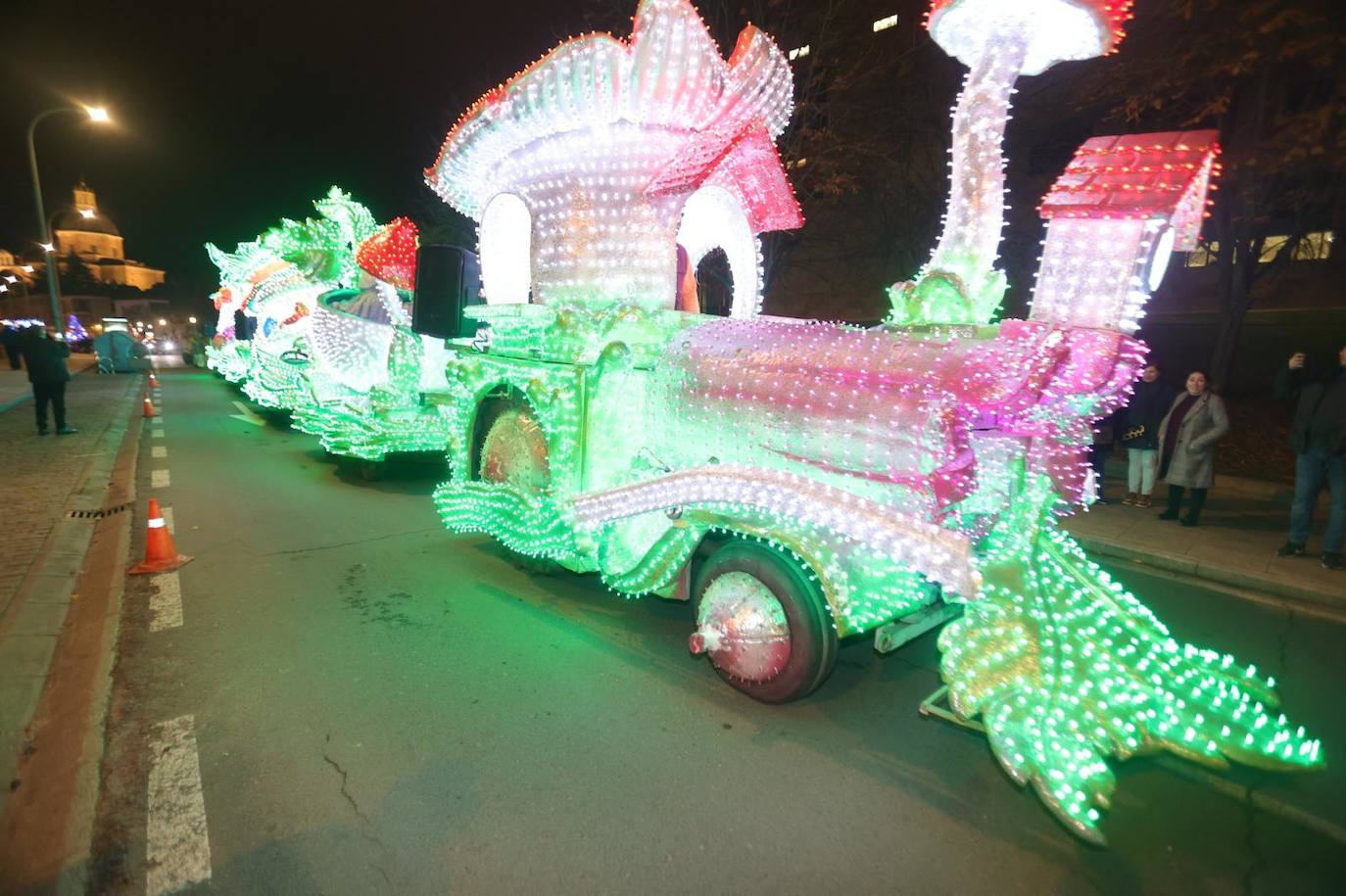 Fotos: La llegada de Papá Noel revoluciona a los más pequeños salmantinos