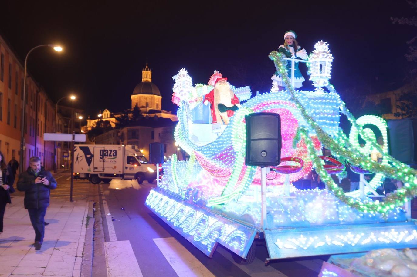 Fotos: La llegada de Papá Noel revoluciona a los más pequeños salmantinos