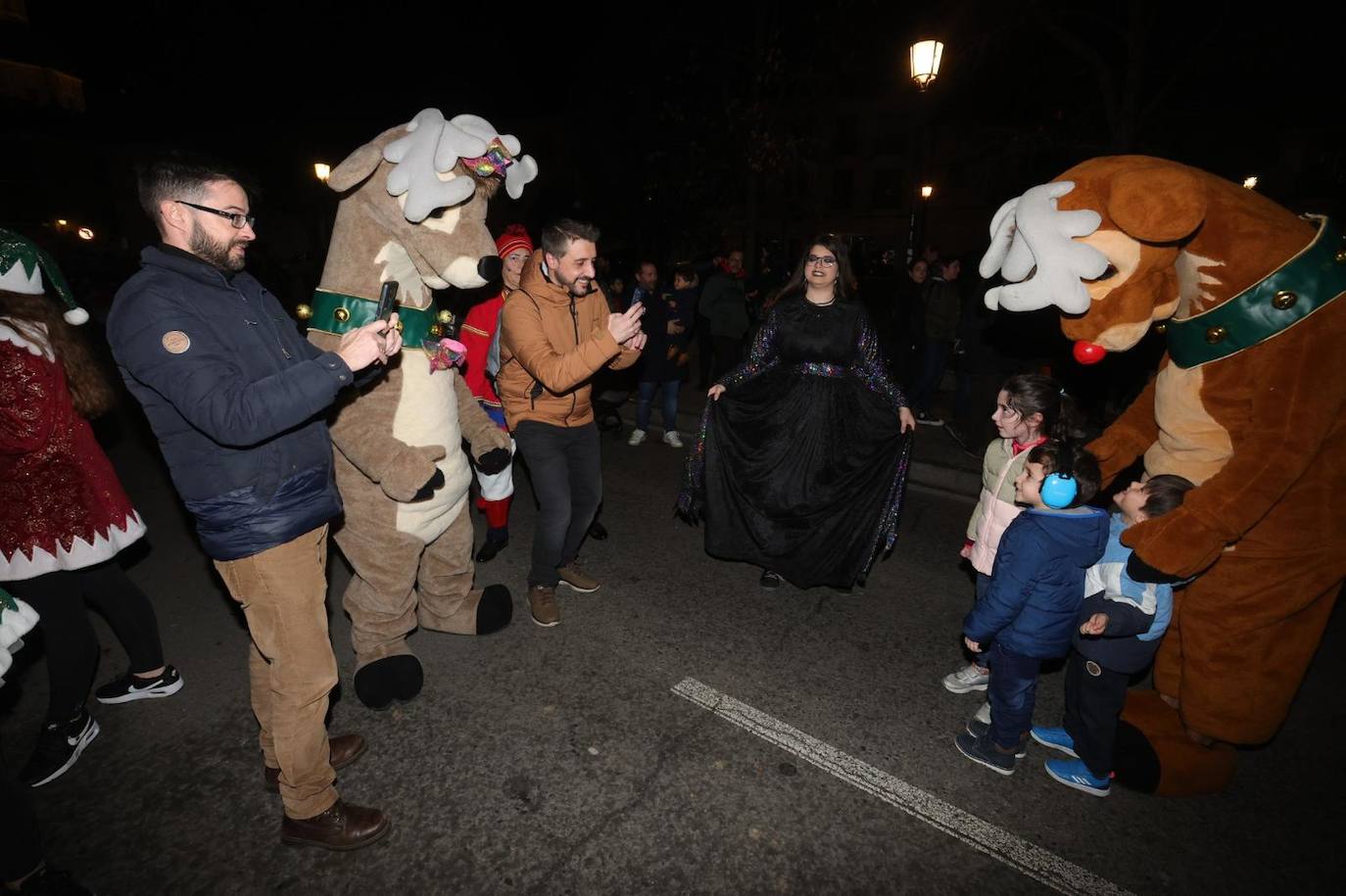 Fotos: La llegada de Papá Noel revoluciona a los más pequeños salmantinos