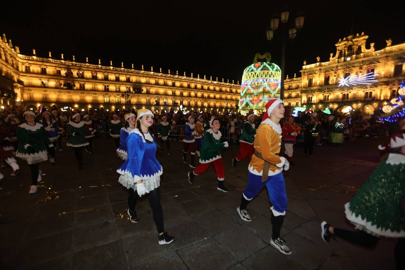 Fotos: La llegada de Papá Noel revoluciona a los más pequeños salmantinos