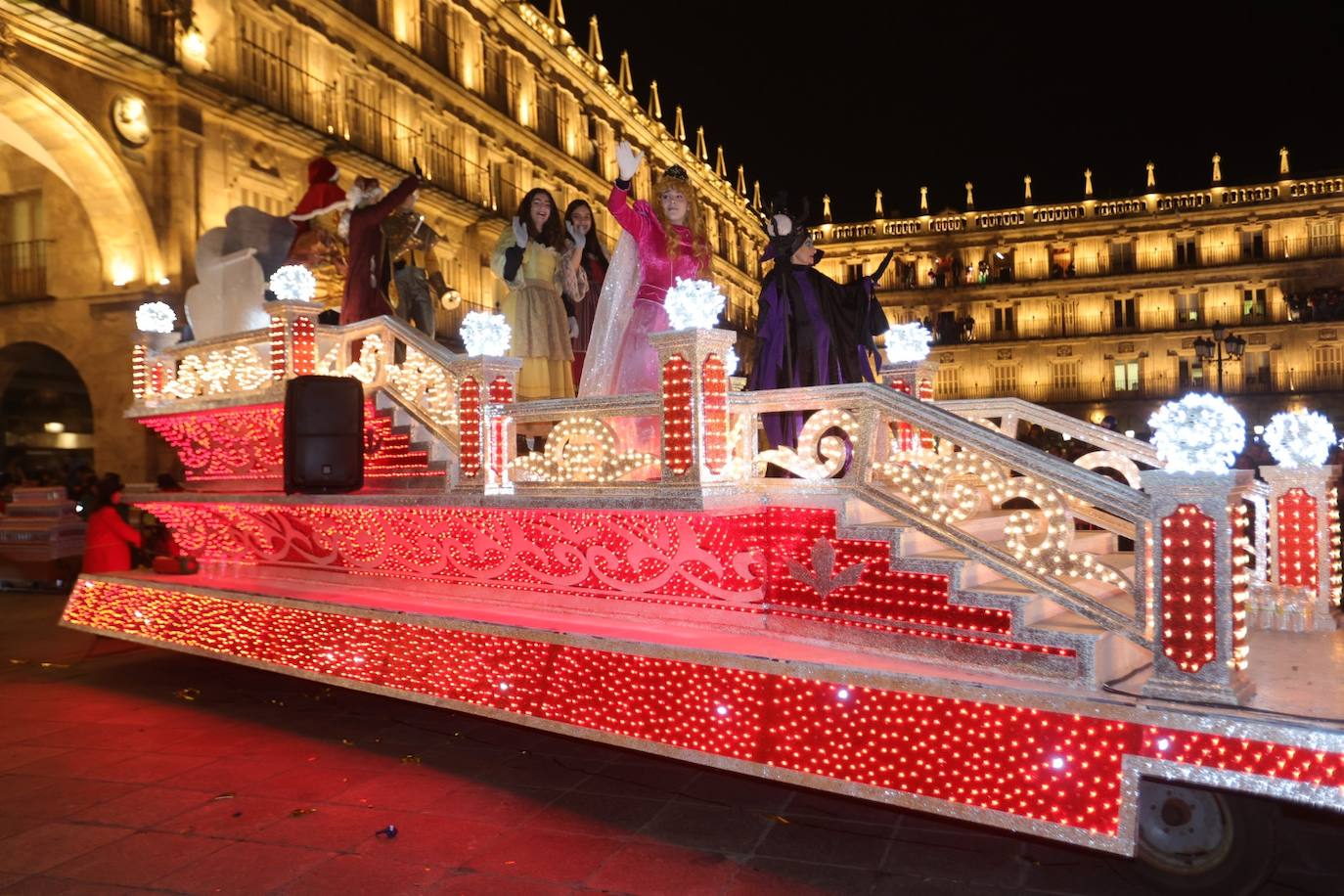 Fotos: La llegada de Papá Noel revoluciona a los más pequeños salmantinos