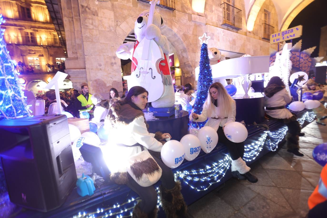 Fotos: La llegada de Papá Noel revoluciona a los más pequeños salmantinos