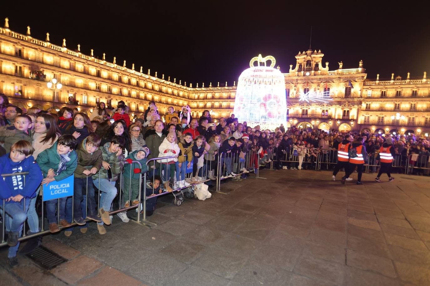 Fotos: La llegada de Papá Noel revoluciona a los más pequeños salmantinos