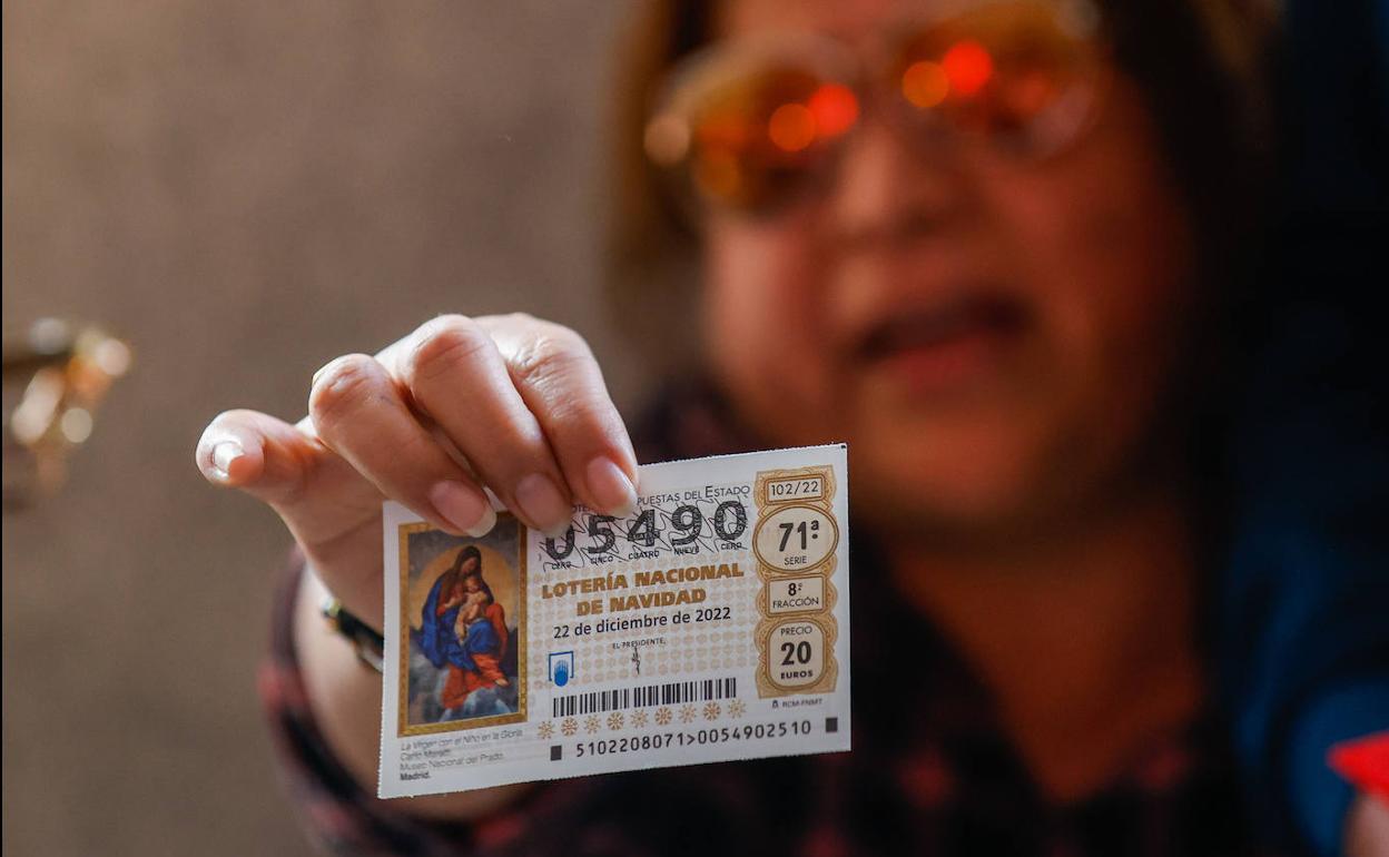 Décimo con el número correspondiente al Gordo. 