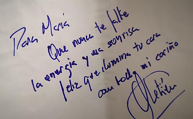 Dedicatoria realizada por Quique Setién para María. 