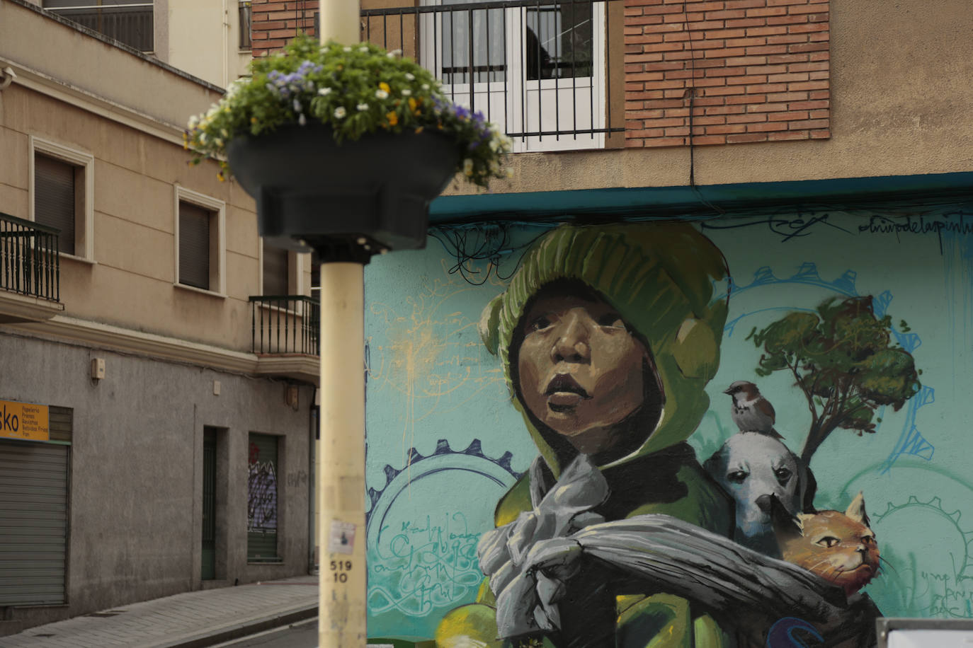 Fotos: ZOES reclama más vegetación y menos coches para el barrio del Oeste
