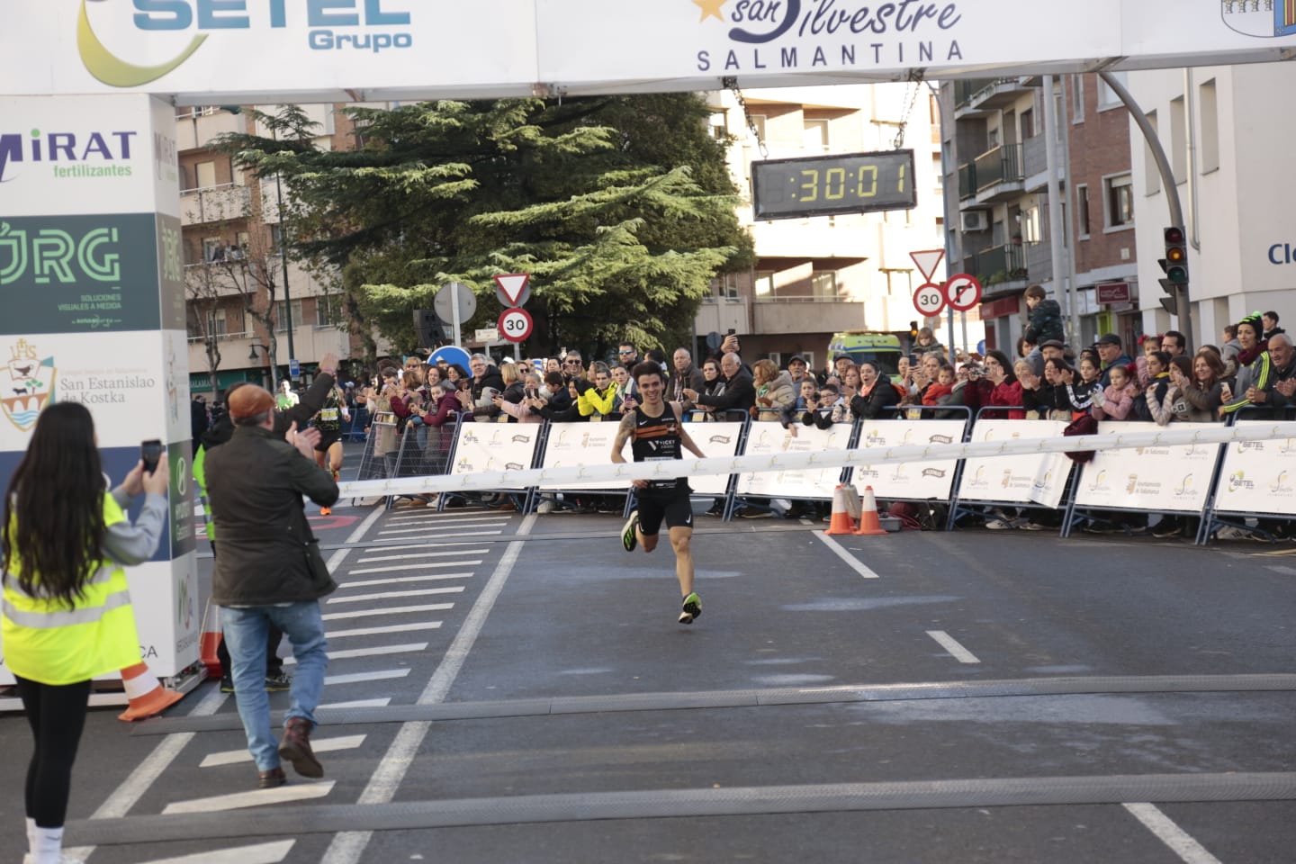 Fotos: Pablo Sánchez Gómez y Nuria Lugueros conquistan la XXXVIII San Silvestre Salmantina