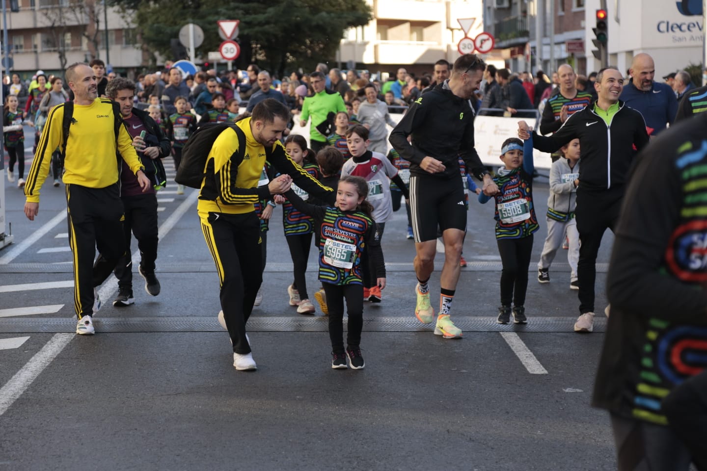Fotos: Guillermo Perea y Paula Martínez ganan la carrera A de la San Silvestre