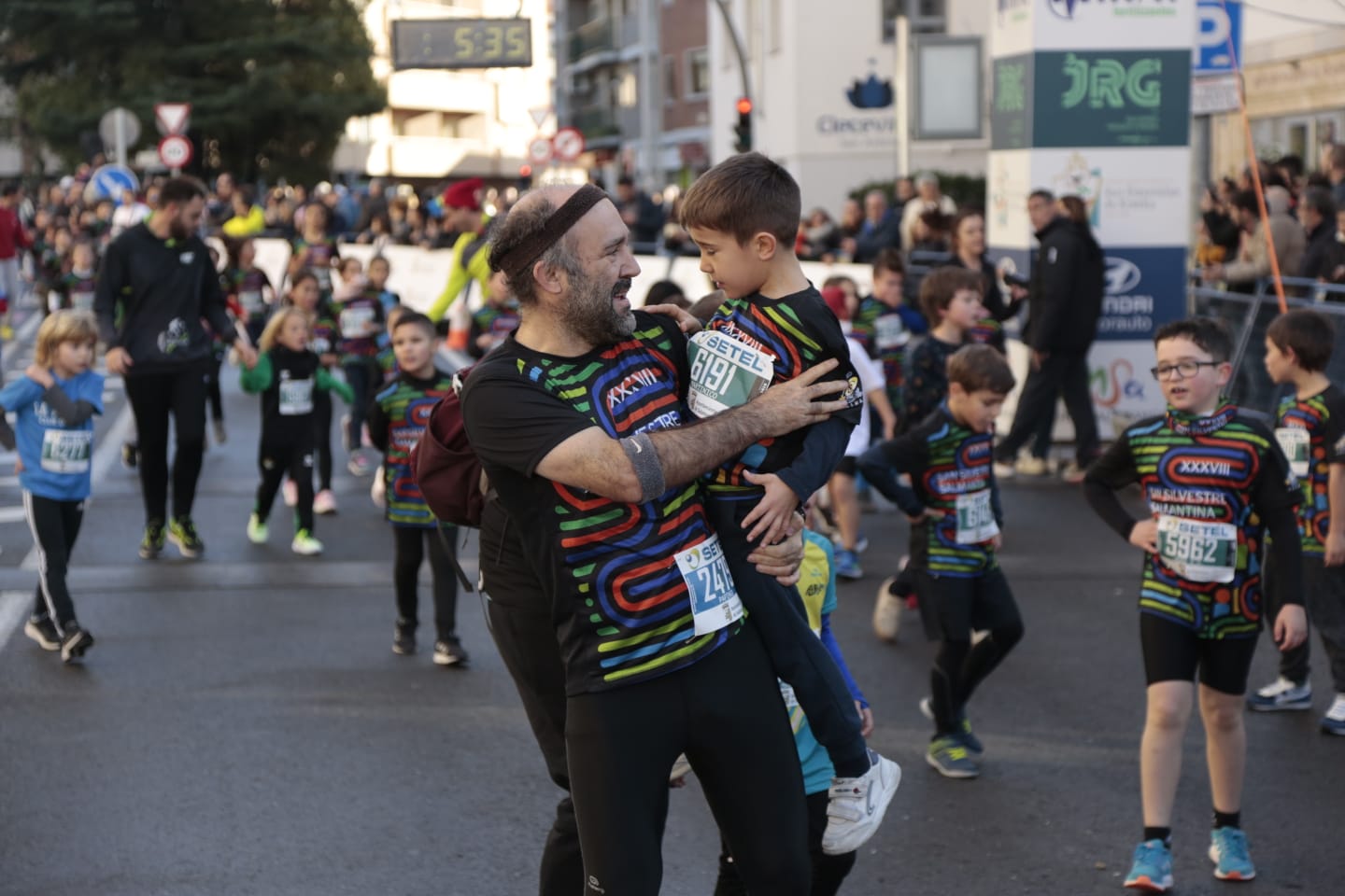 Fotos: Guillermo Perea y Paula Martínez ganan la carrera A de la San Silvestre