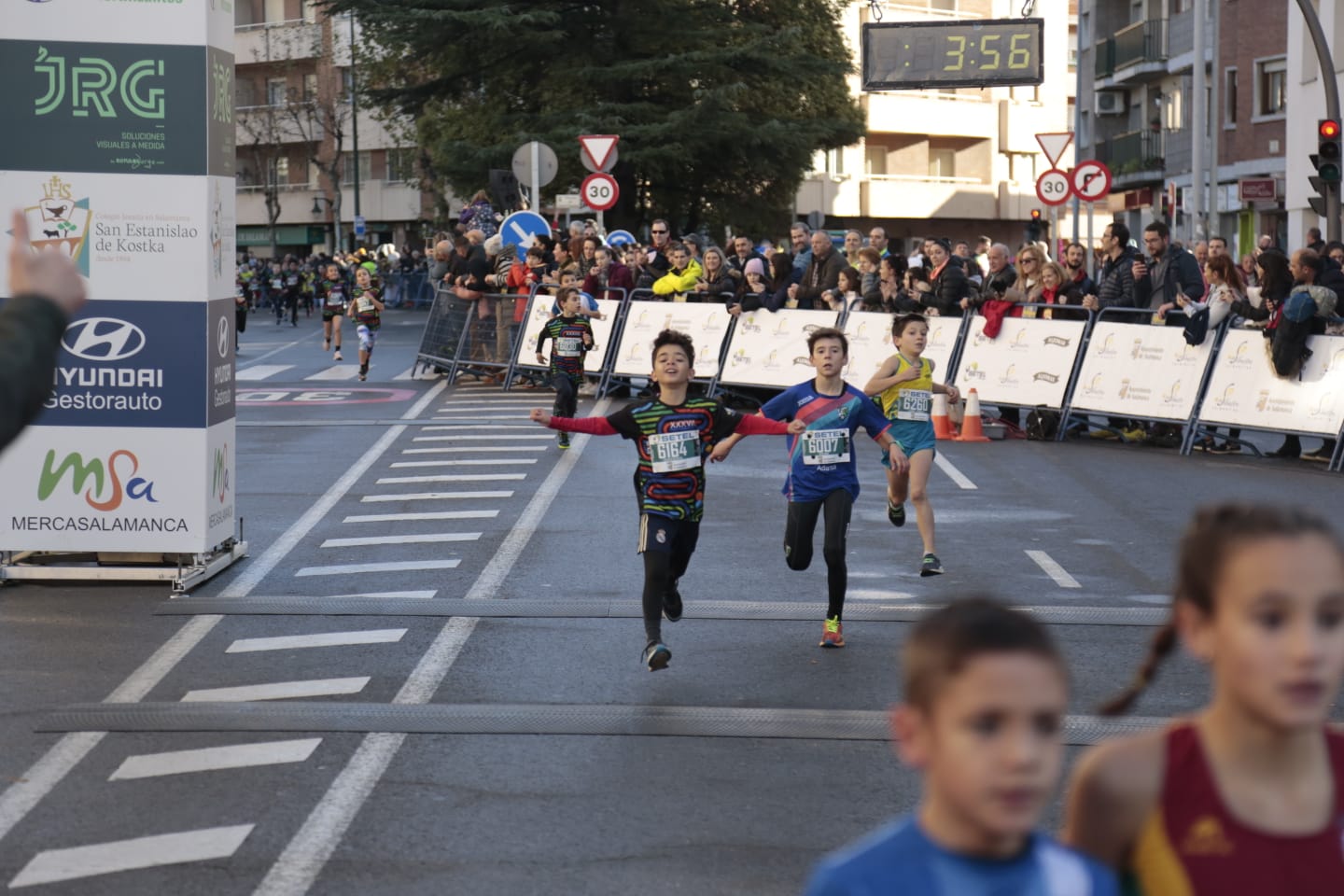 Fotos: Guillermo Perea y Paula Martínez ganan la carrera A de la San Silvestre