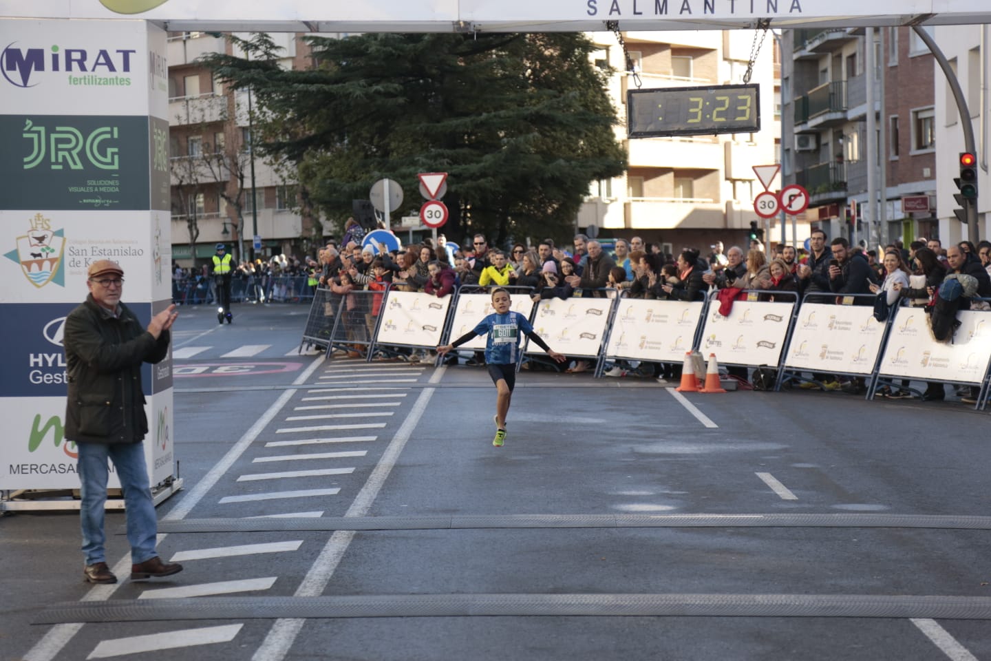Fotos: Guillermo Perea y Paula Martínez ganan la carrera A de la San Silvestre