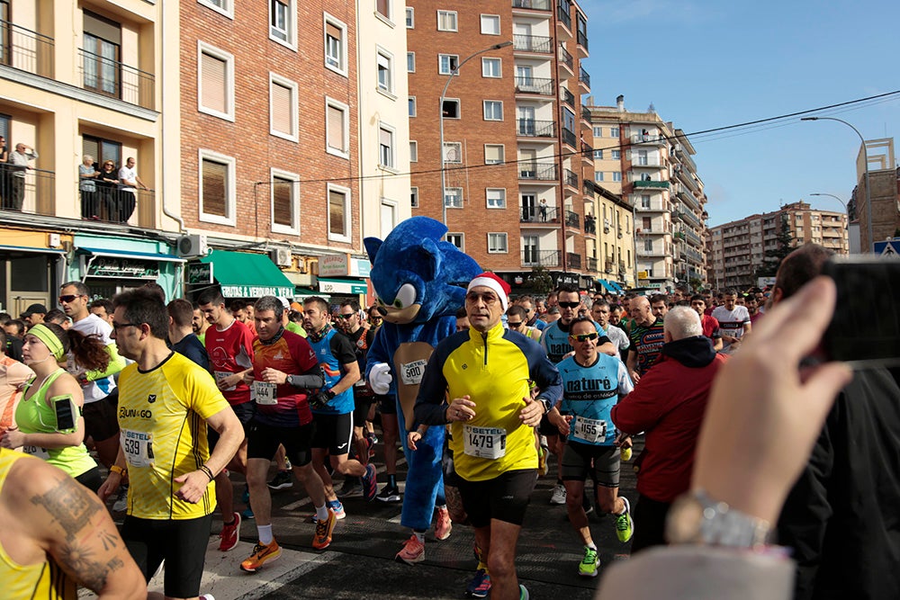 Fotos: Las Arañas ganan el concurso de disfraces de la San Silvestre por delante de Gondoleras y Fregonas