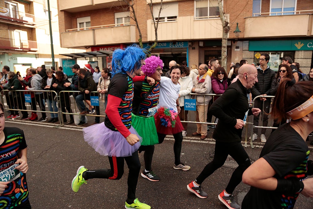 Fotos: Las Arañas ganan el concurso de disfraces de la San Silvestre por delante de Gondoleras y Fregonas