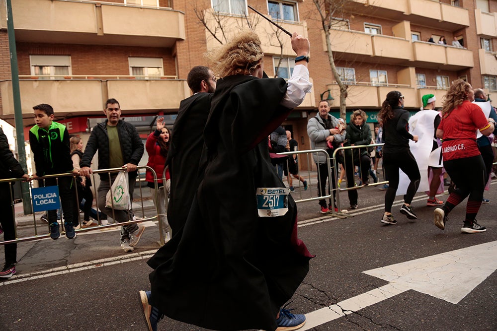 Fotos: Las Arañas ganan el concurso de disfraces de la San Silvestre por delante de Gondoleras y Fregonas
