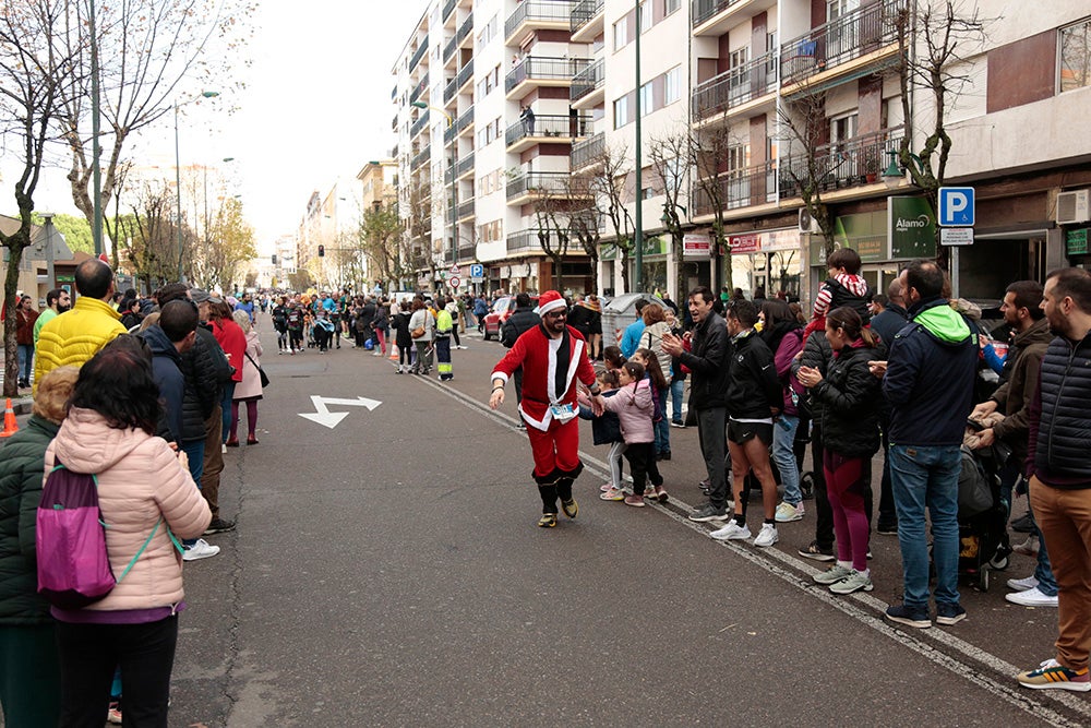 Fotos: Las Arañas ganan el concurso de disfraces de la San Silvestre por delante de Gondoleras y Fregonas