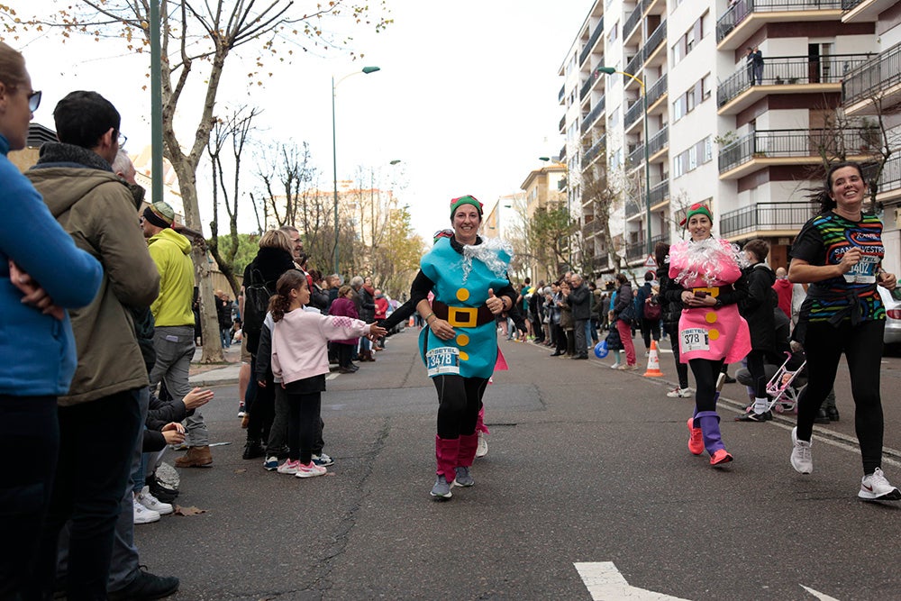 Fotos: Las Arañas ganan el concurso de disfraces de la San Silvestre por delante de Gondoleras y Fregonas