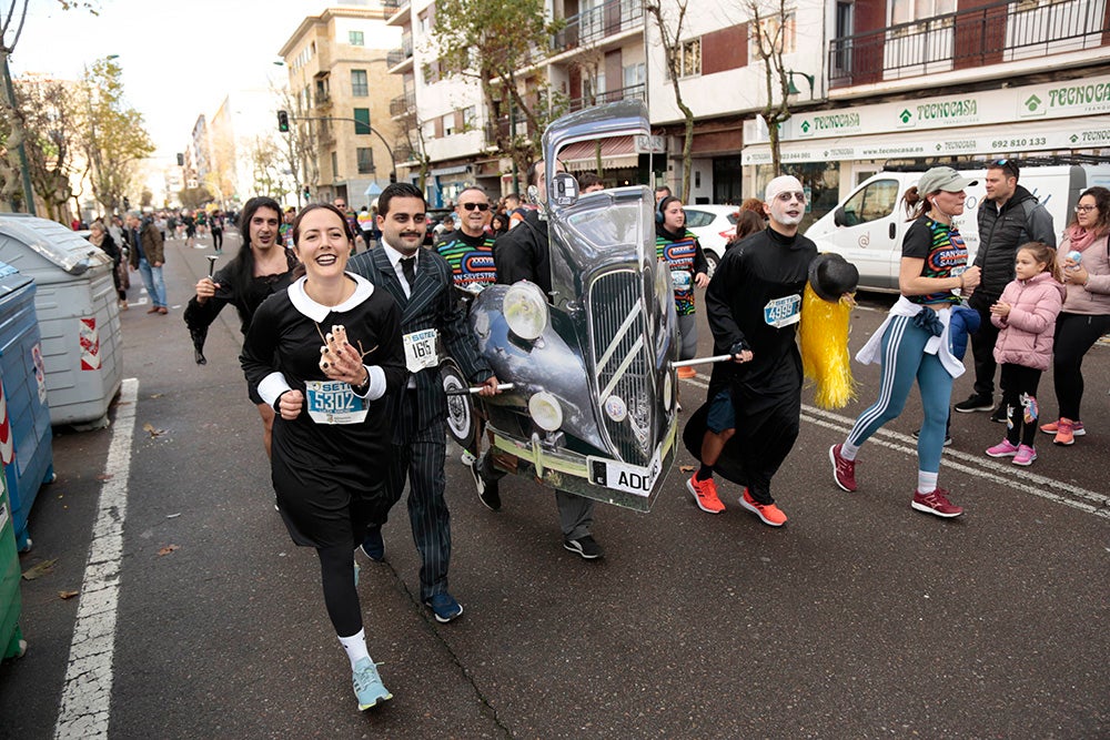 Fotos: Las Arañas ganan el concurso de disfraces de la San Silvestre por delante de Gondoleras y Fregonas