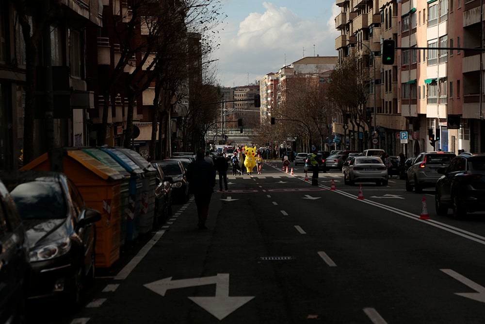 Fotos: Las Arañas ganan el concurso de disfraces de la San Silvestre por delante de Gondoleras y Fregonas