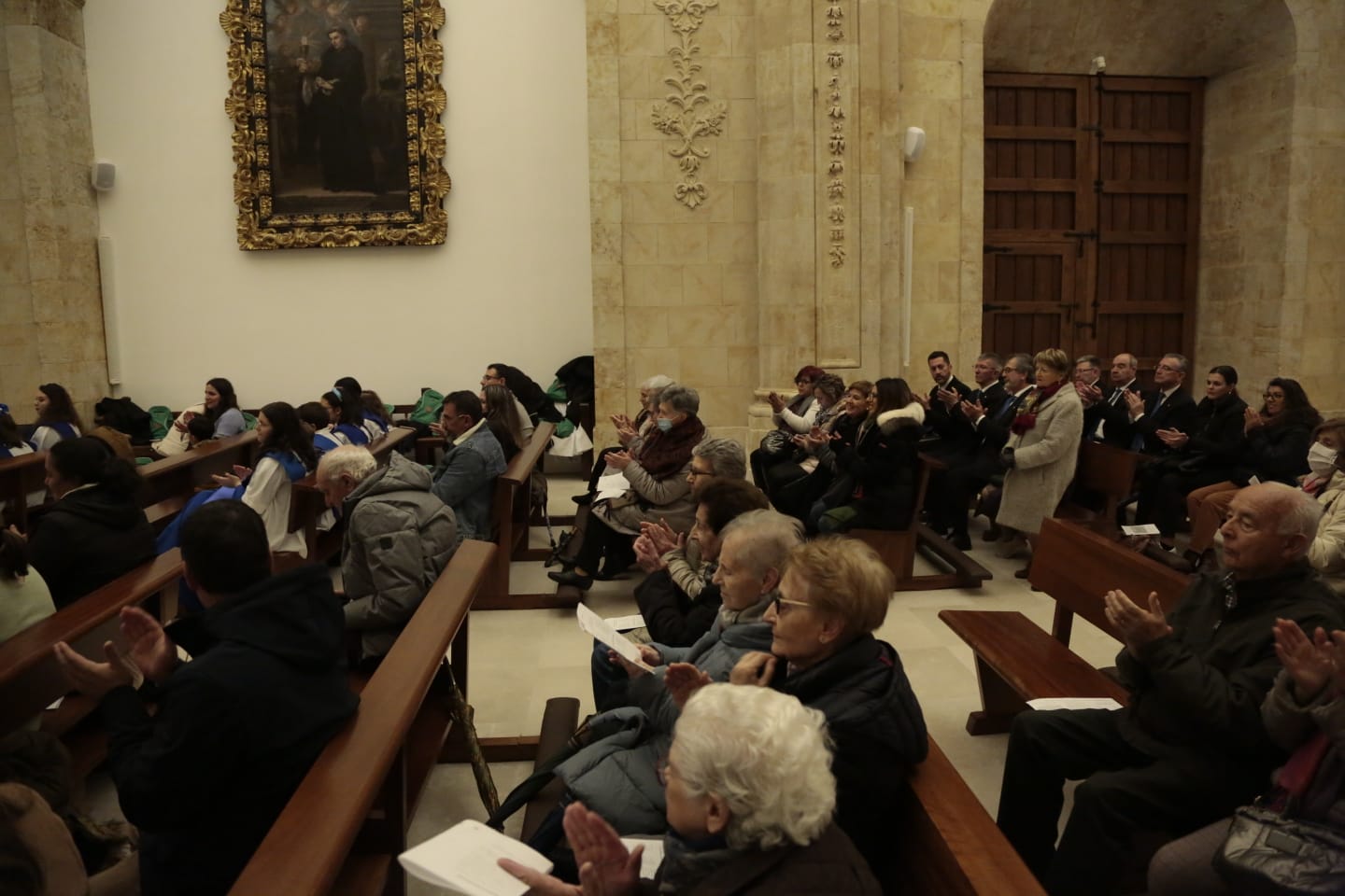 Fotos: Cantores recorren en procesión las calles de Salamanca y elogian la Navidad con un gran concierto
