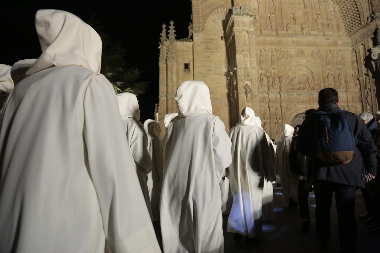 Fotos: Cantores recorren en procesión las calles de Salamanca y elogian la Navidad con un gran concierto