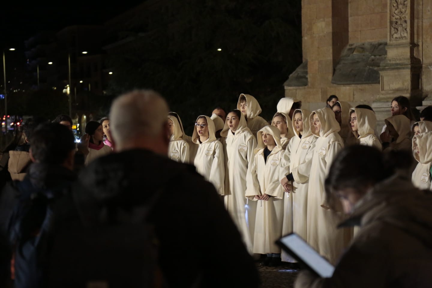 Fotos: Cantores recorren en procesión las calles de Salamanca y elogian la Navidad con un gran concierto